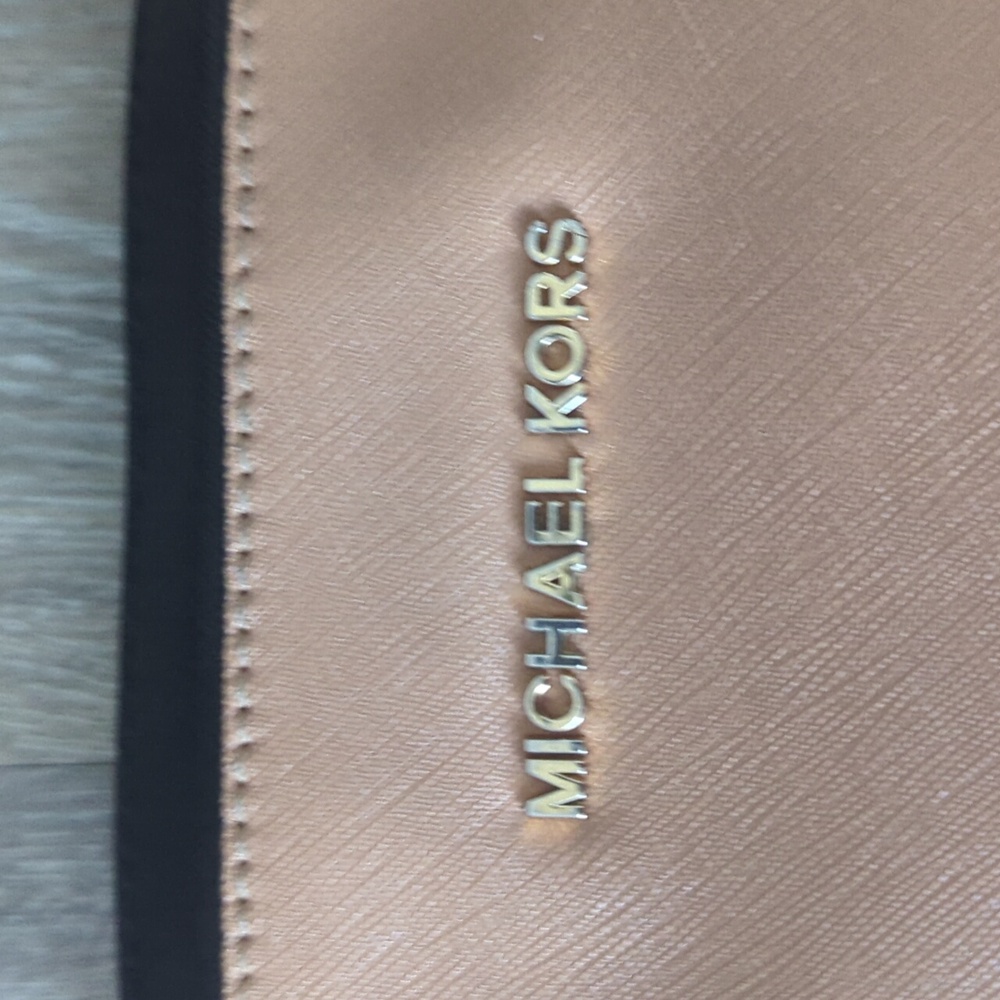 Michael kors crossbody - Picture 2 of 13